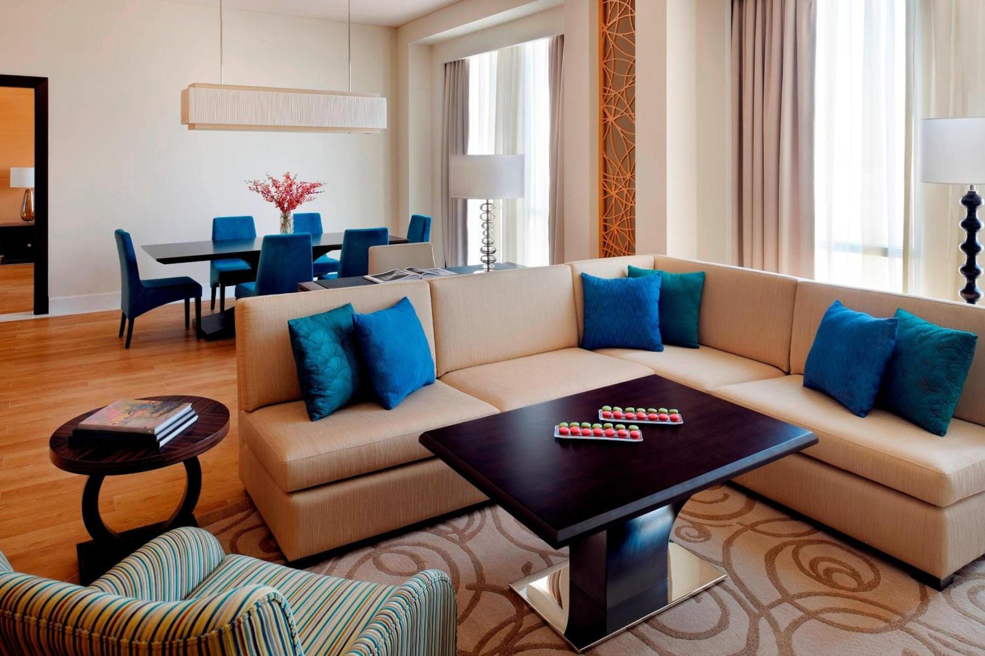 迪拜阿尔贾达法万豪酒店 外观 照片 A living room at the hotel