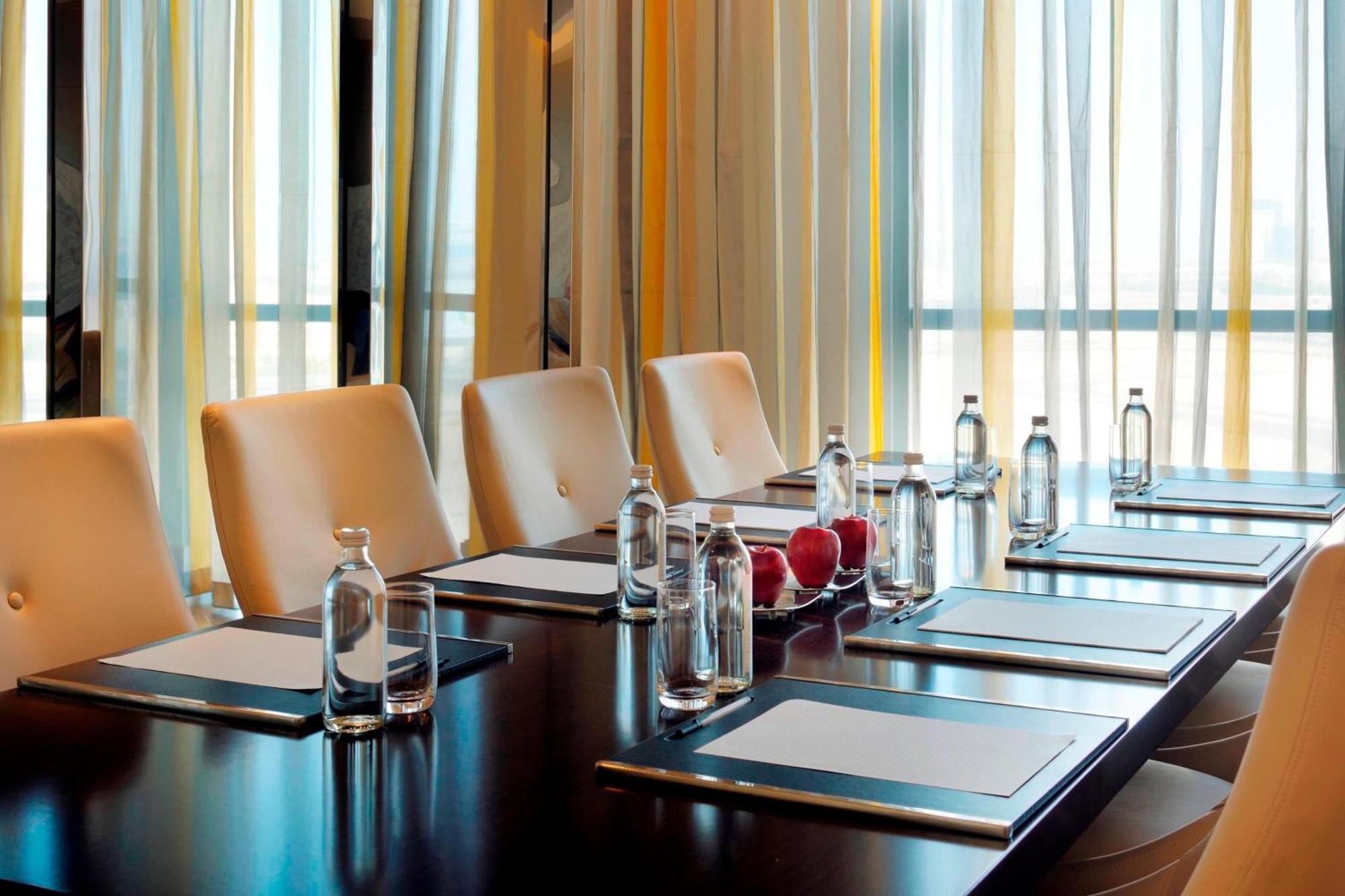 迪拜阿尔贾达法万豪酒店 外观 照片 Meeting room