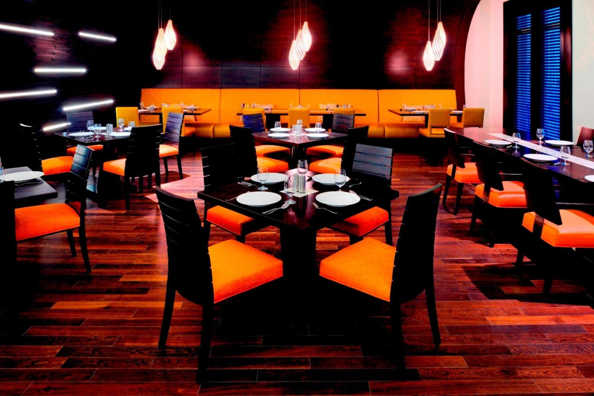 迪拜阿尔贾达法万豪酒店 外观 照片 The interior of a restaurant
