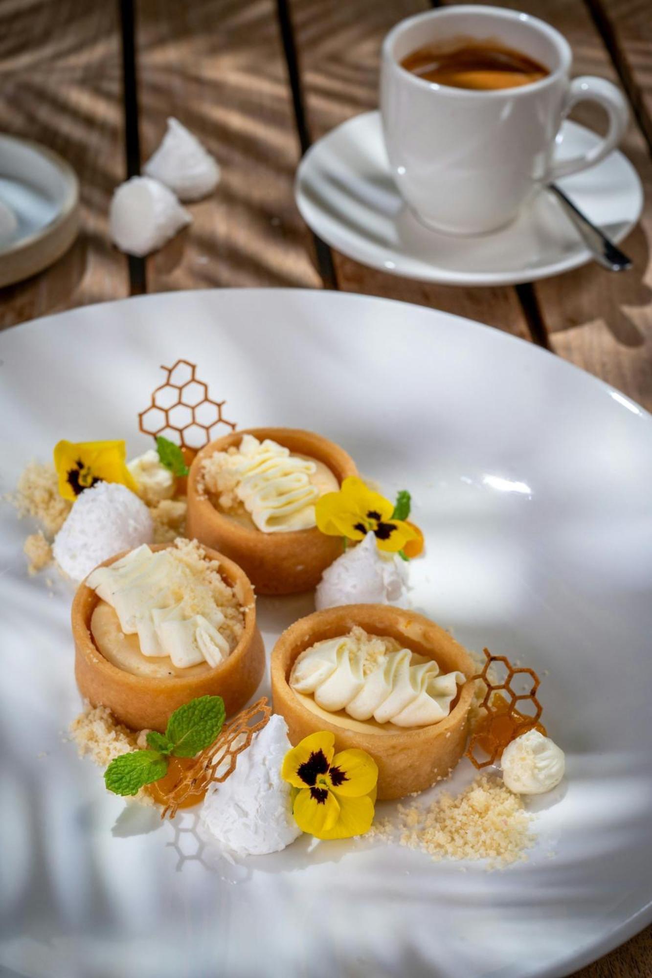 迪拜阿尔贾达法万豪酒店 外观 照片 A dessert